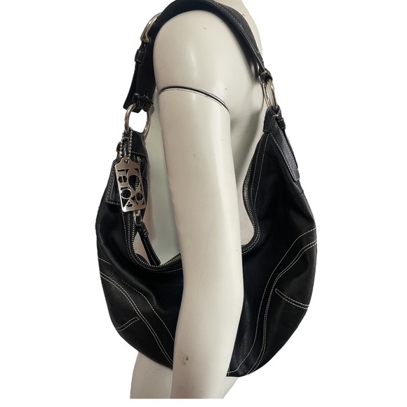 COACH Soho Hobo black leather bag chrome hardware zipper white topstitch detail - Picture 3 of 16